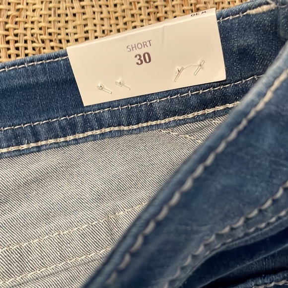 Miss Me Mid-Rise American Angel Denim Shorts Size 30, NWT - Picture 6 of 15